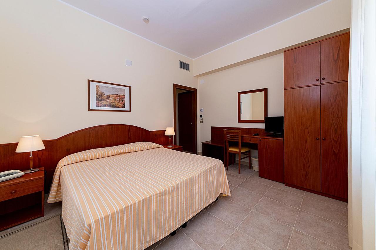 Il Nocchiero City Hotel Soverato Marina Exterior foto